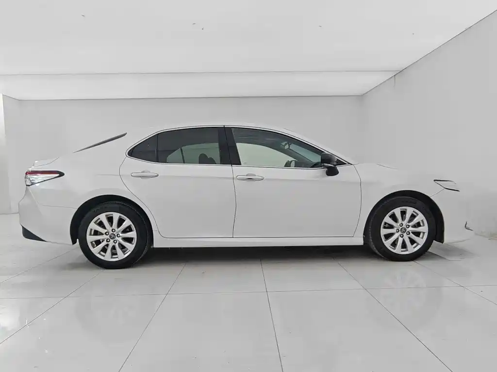 Toyota Camry — миниатюра 7