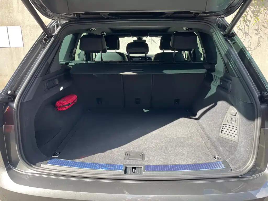 Volkswagen Touareg — миниатюра 20