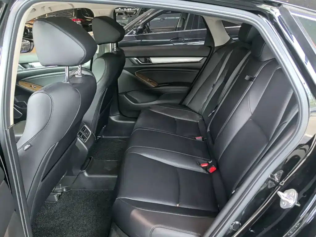 Honda Accord — миниатюра 17