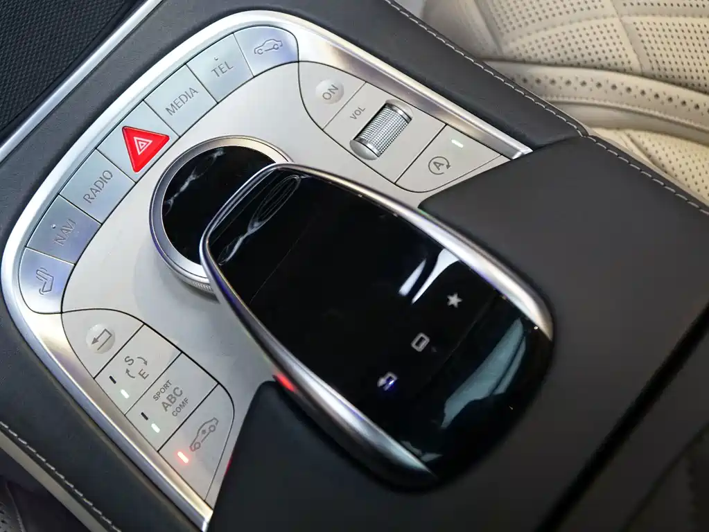 Mercedes-Benz S-Class — миниатюра 22