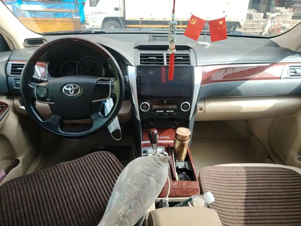 Toyota Camry — миниатюра 5