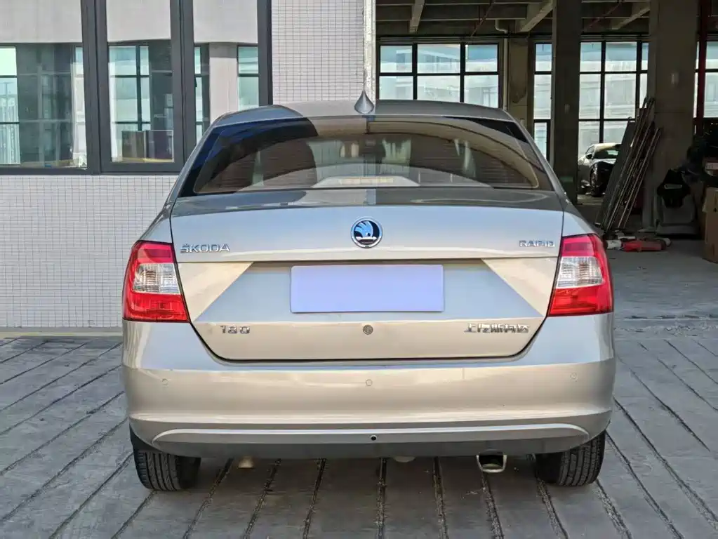 Skoda Rapid — миниатюра 5