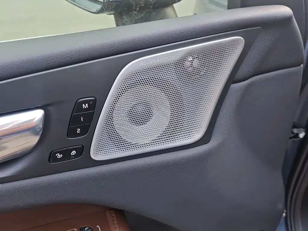 VOLVO XC60 PLUG IN HYBRID