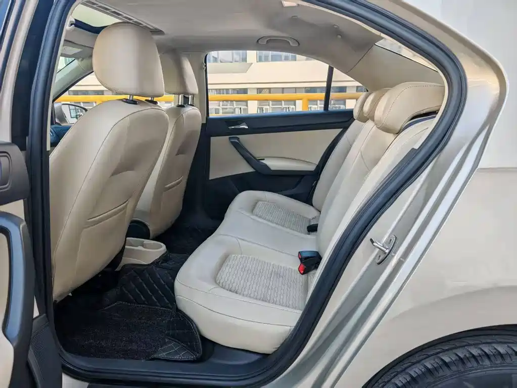 Skoda Rapid — миниатюра 9