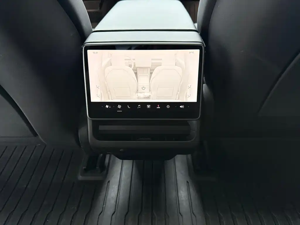 Tesla Model 3 — миниатюра 10