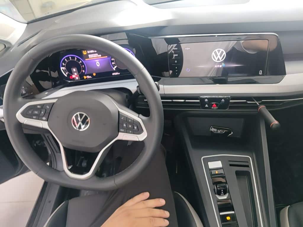 Volkswagen Golf 1.4 л 2022 г. Серебристо-серый, пробег 49200 км