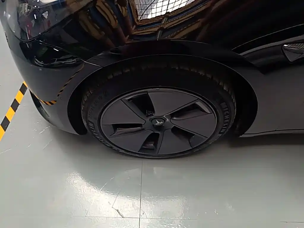 Tesla Model 3 — миниатюра 23
