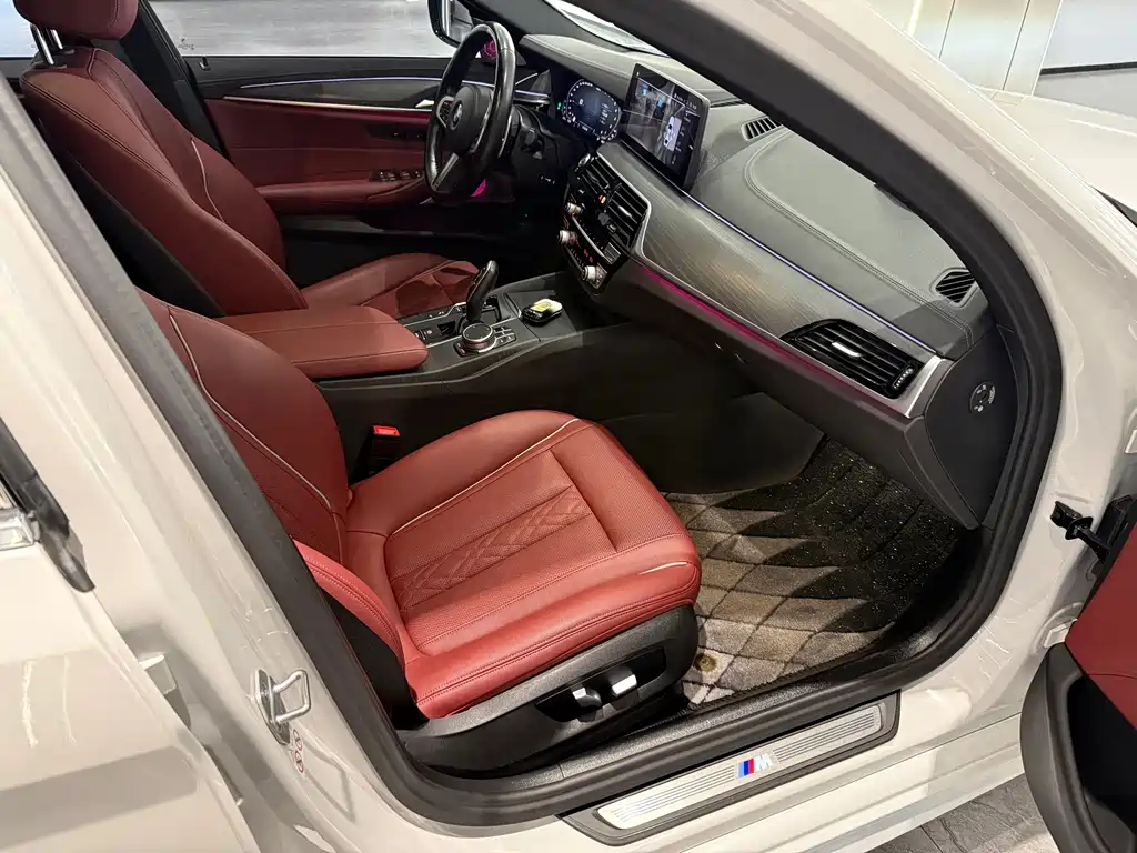 BMW 5 Series — миниатюра 6