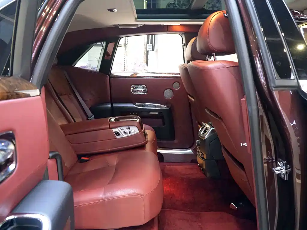 Rolls-Royce Ghost — миниатюра 5