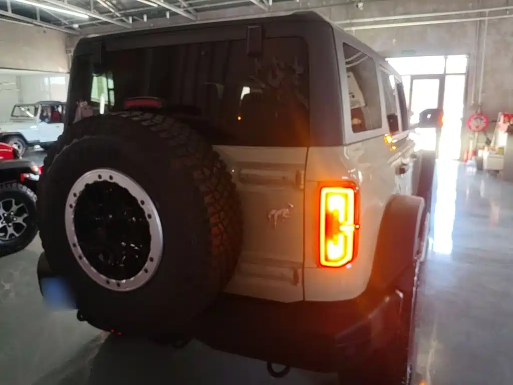 Ford Bronco — миниатюра 7