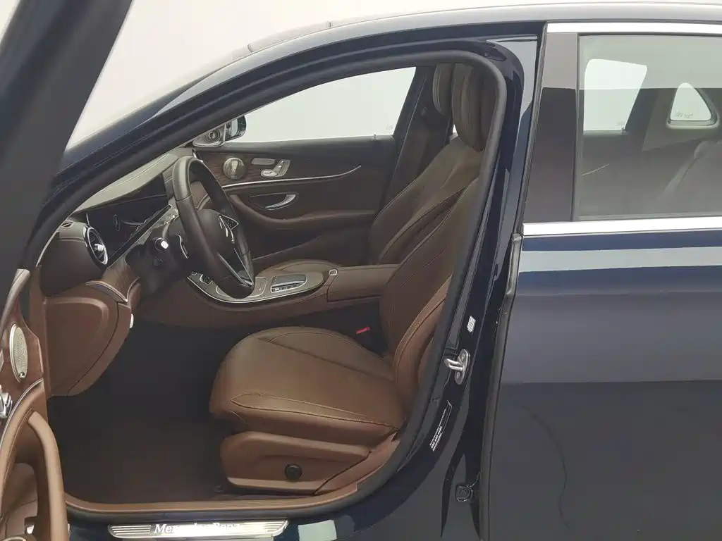 Mercedes-Benz E-Class — миниатюра 10