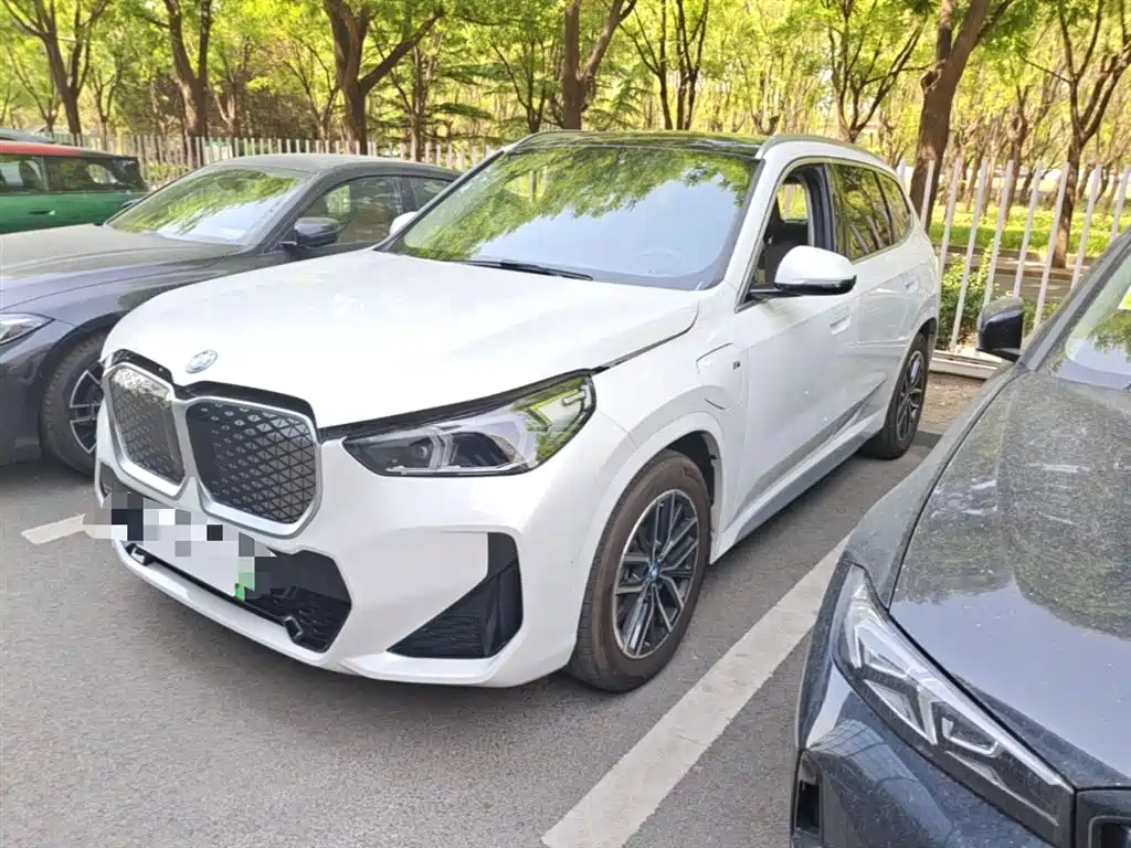 BMW iX1 2025