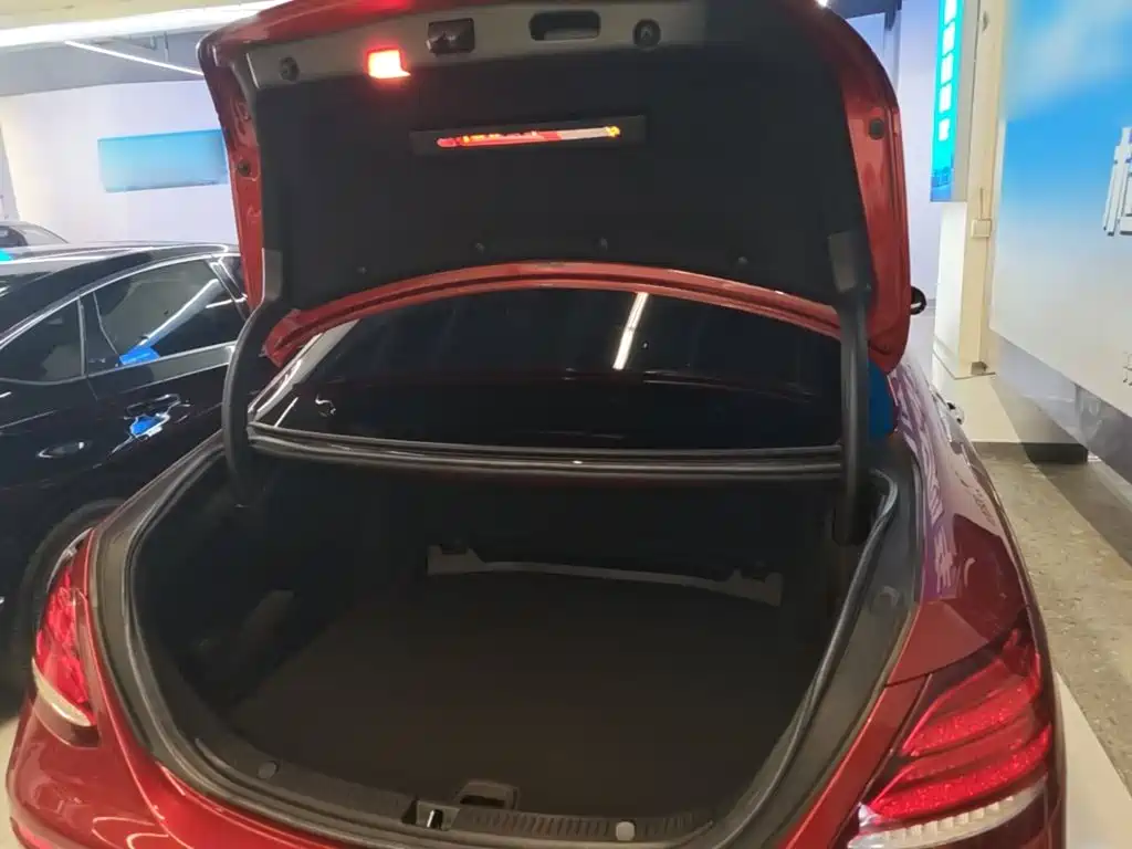 Mercedes-Benz E-Class — миниатюра 19