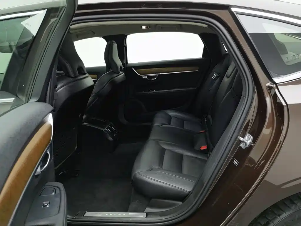 Volvo S90 — миниатюра 15