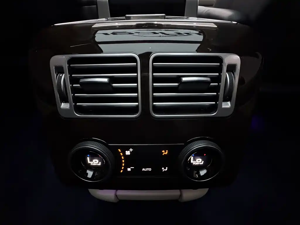 Land Rover Range Rover — миниатюра 18