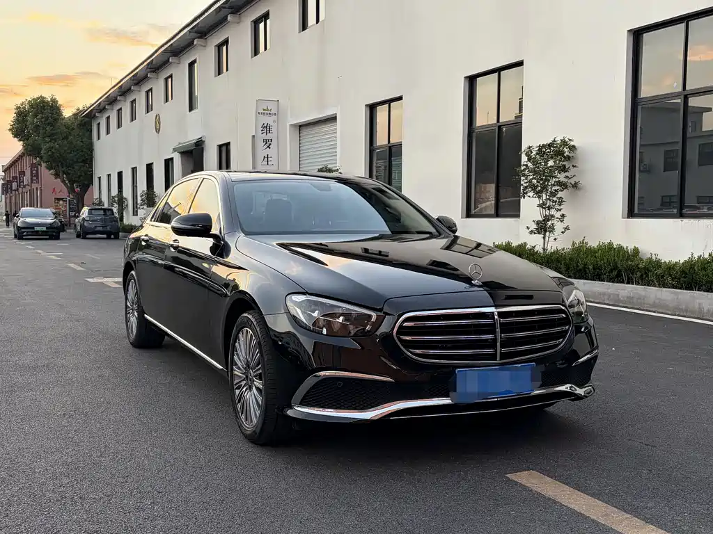 Mercedes-Benz E-Class — миниатюра 3