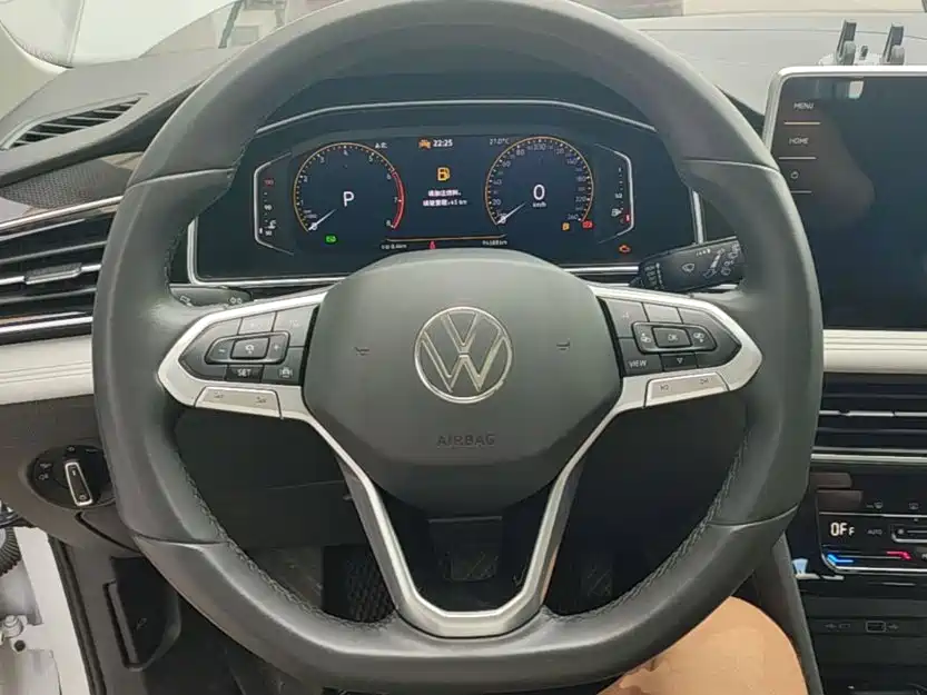 Volkswagen Tiguan L — миниатюра 11