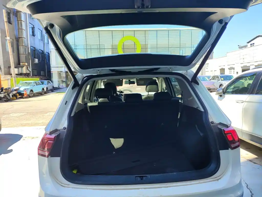 Volkswagen Tiguan L — миниатюра 19