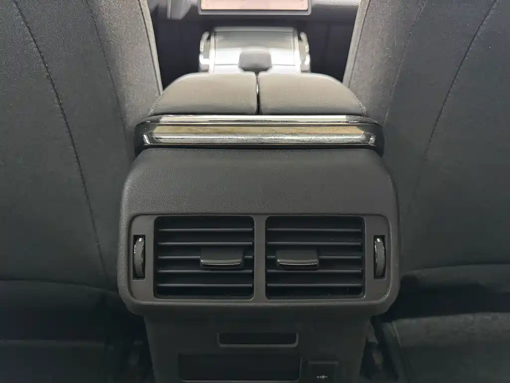 Land Rover Velar — миниатюра 16