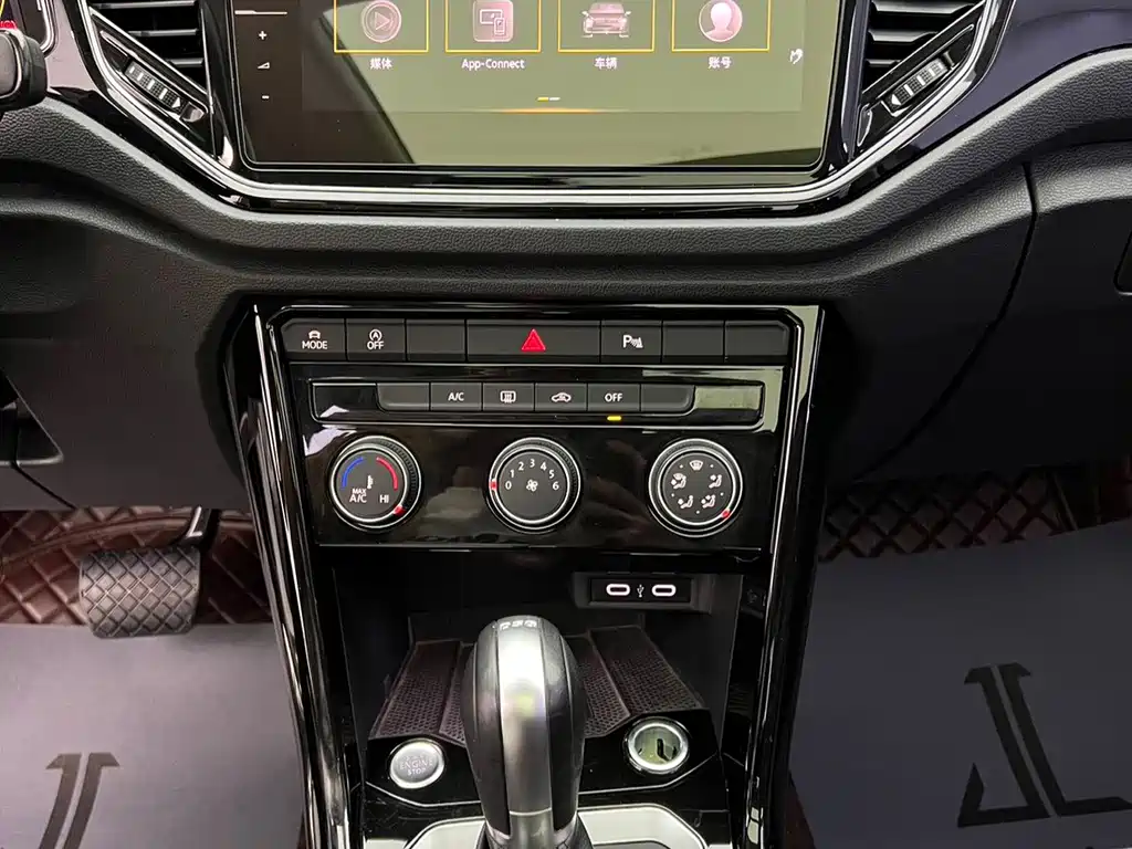 Volkswagen T-Roc — миниатюра 12