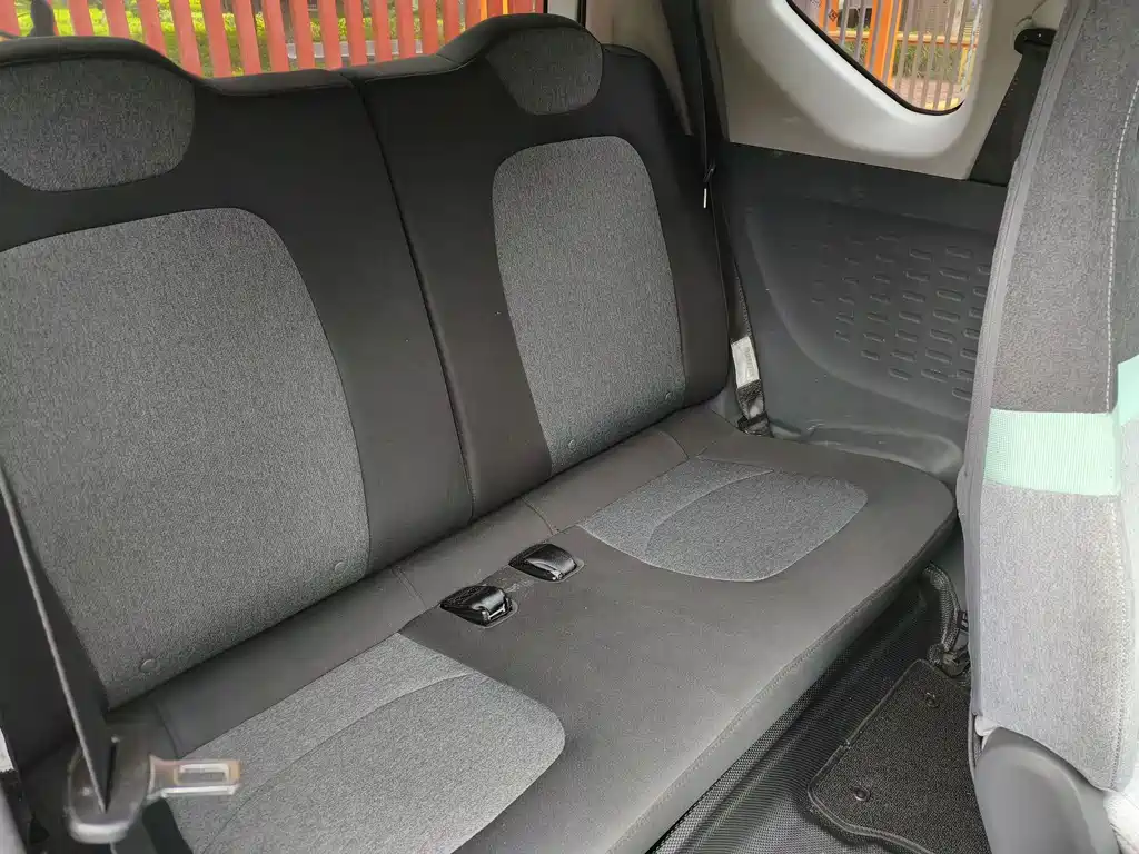 Wuling MINIEV — миниатюра 10