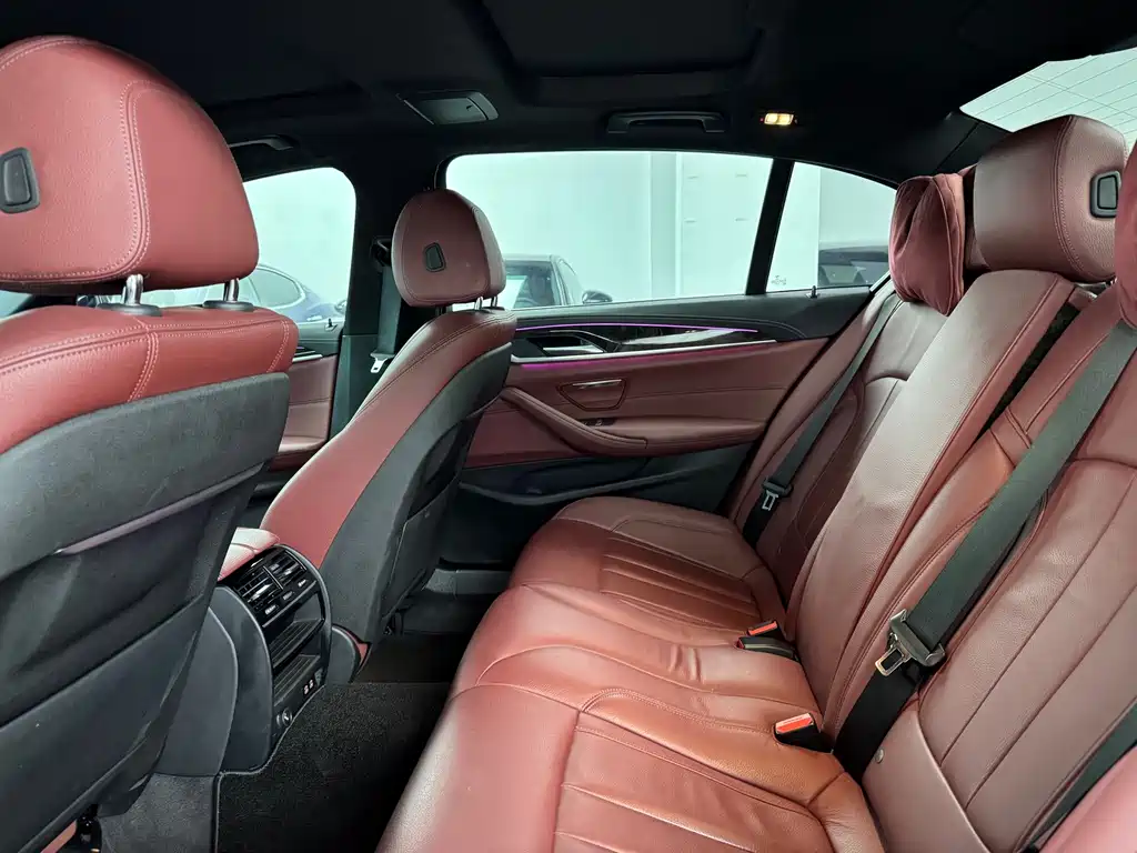 BMW 5 Series — миниатюра 7