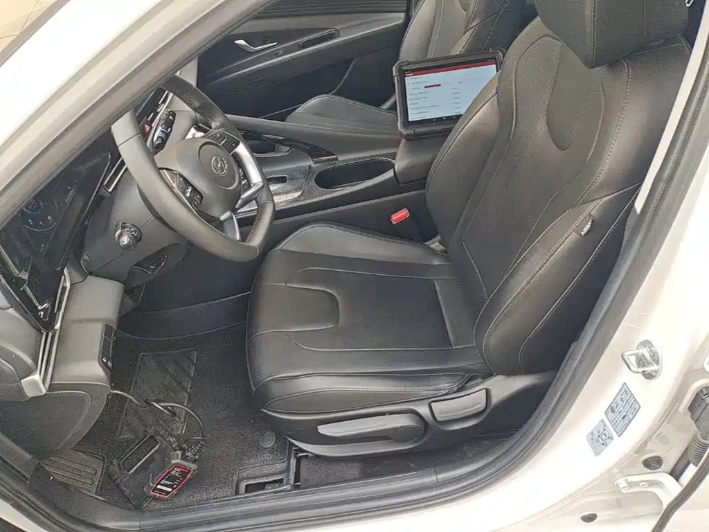 Hyundai Elantra — миниатюра 15