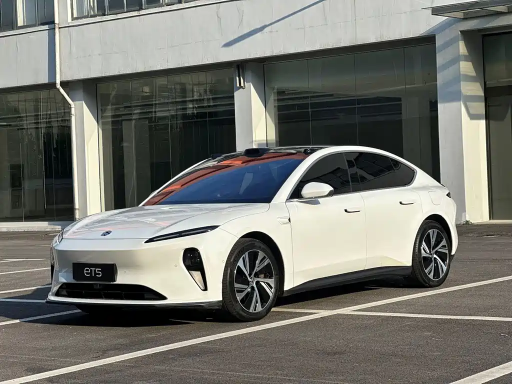 NIO ET5