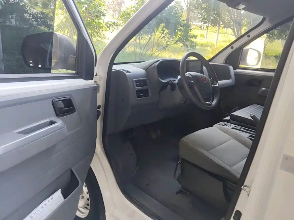 Wuling Yangguang — миниатюра 16