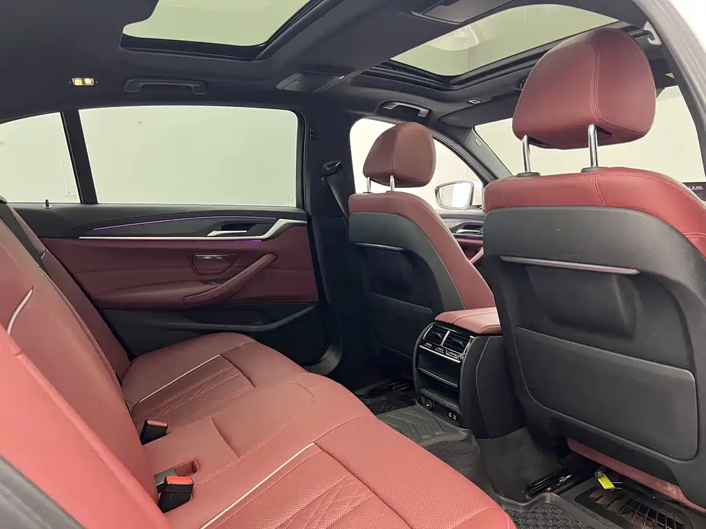 BMW 5 Series New Energy — миниатюра 7