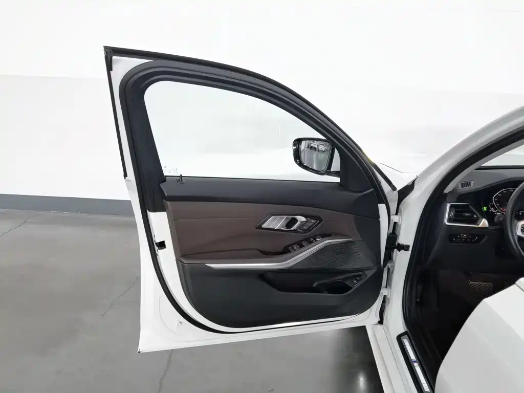 BMW 3 Series — миниатюра 8