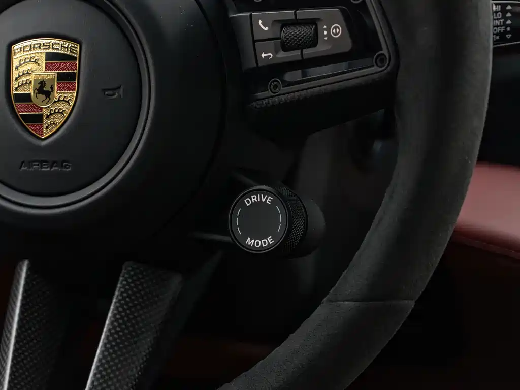 Porsche Taycan — миниатюра 21
