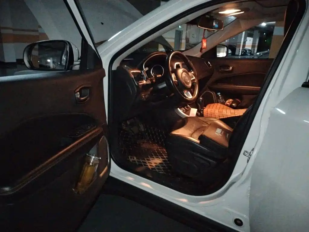 Jeep Compass — миниатюра 12