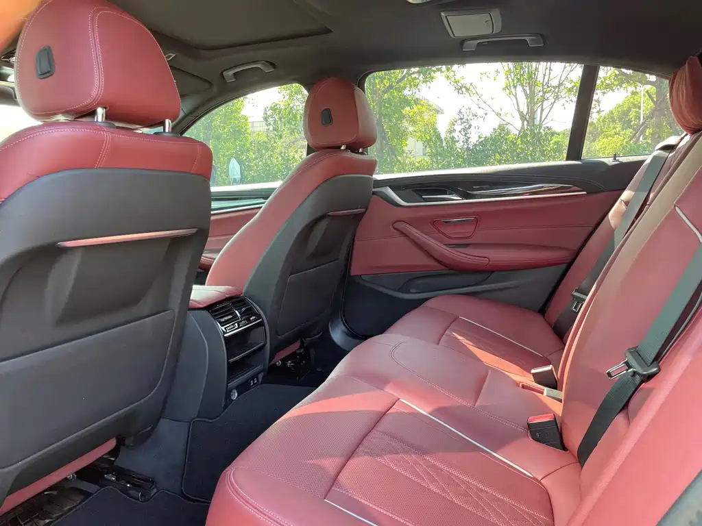 BMW 5 Series — миниатюра 7