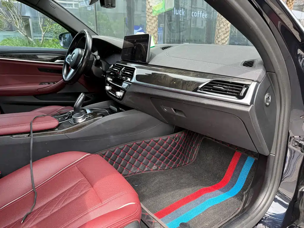 BMW 5 Series — миниатюра 13