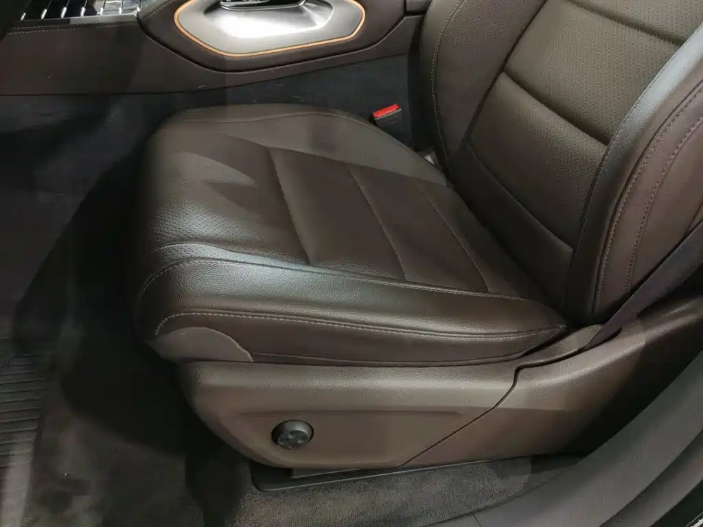 Mercedes-Benz GLE (Import) — миниатюра 20