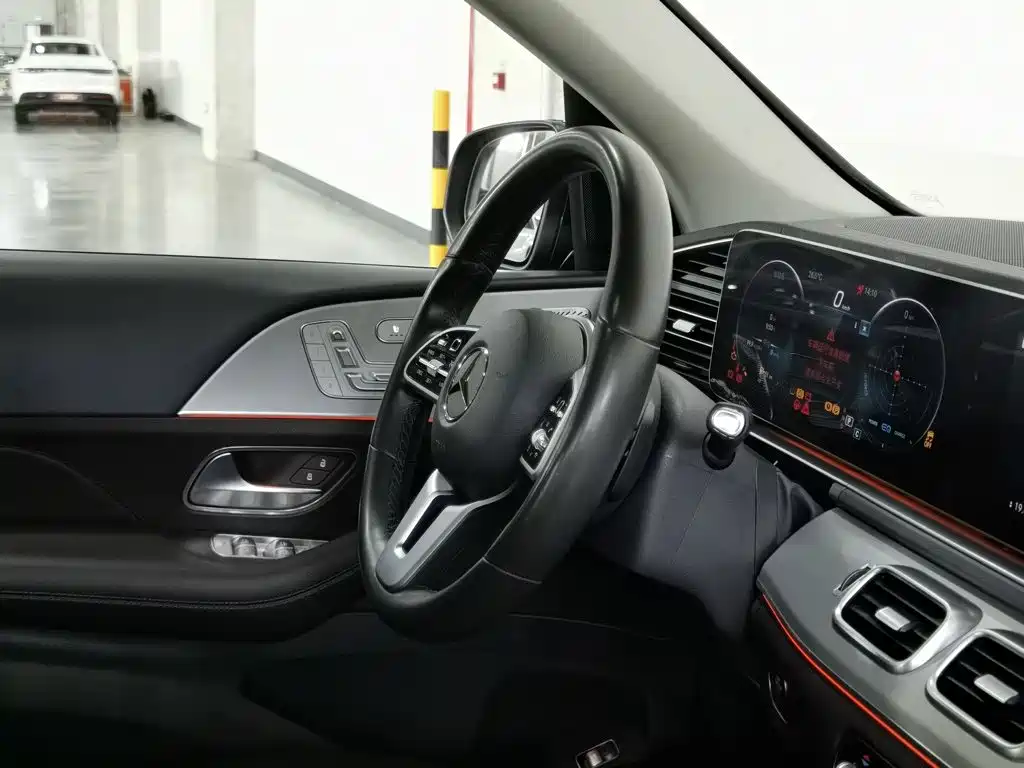 Mercedes-Benz GLE (Import) — миниатюра 22
