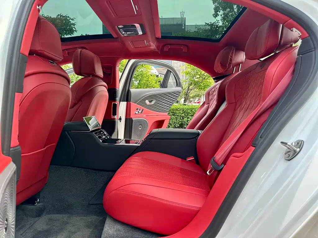Bentley Flying Spur PHEV — миниатюра 16