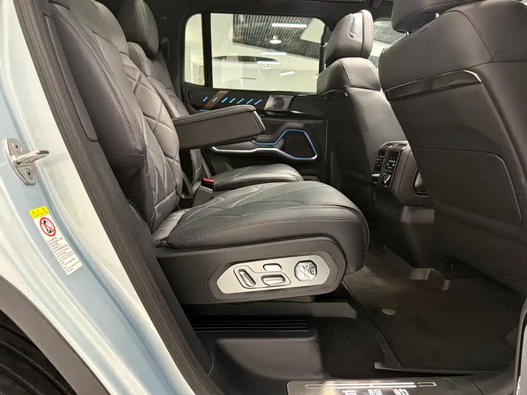 Fangchengbao Leopard 8 8 2025 Flagship 6 мест