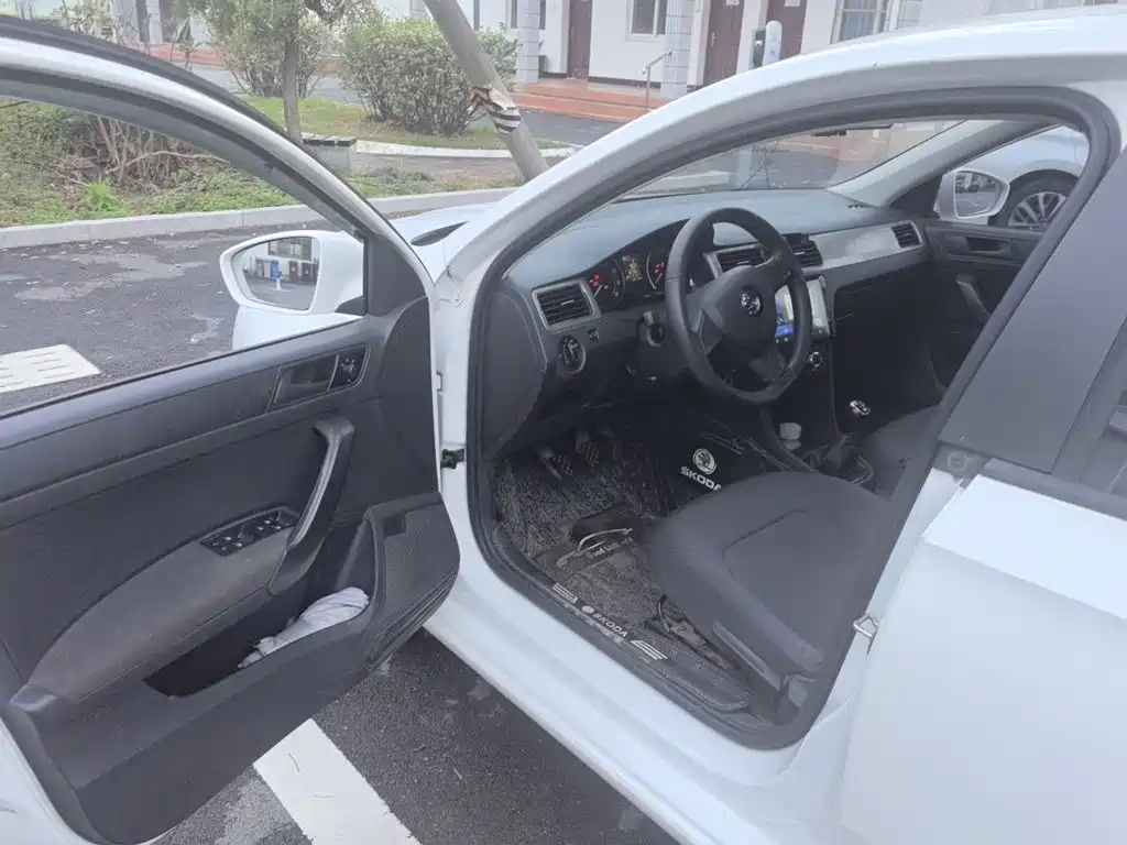 Skoda Rapid Spaceback — миниатюра 12