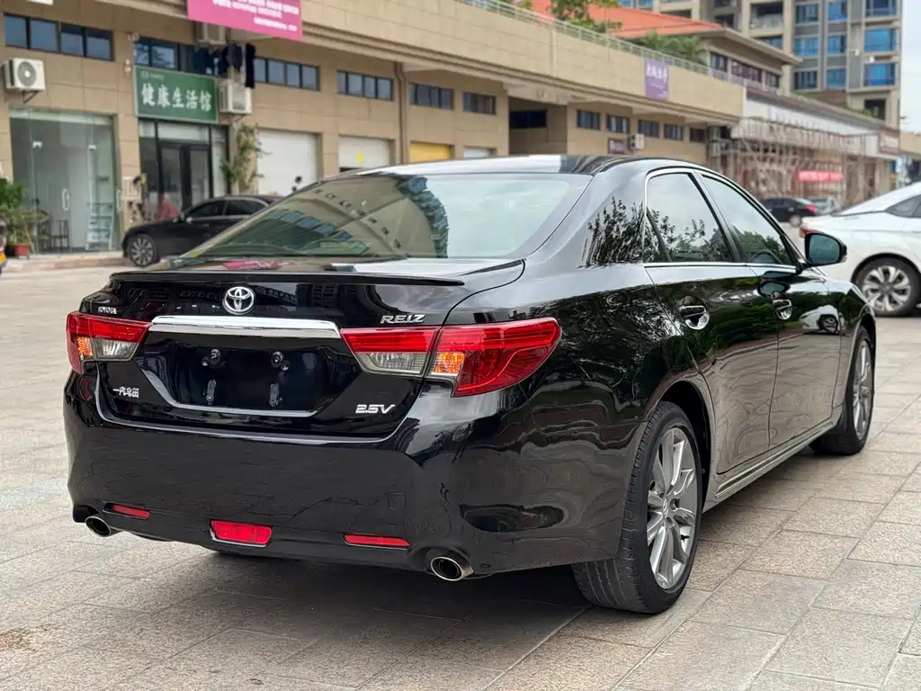 Toyota Reiz — миниатюра 6