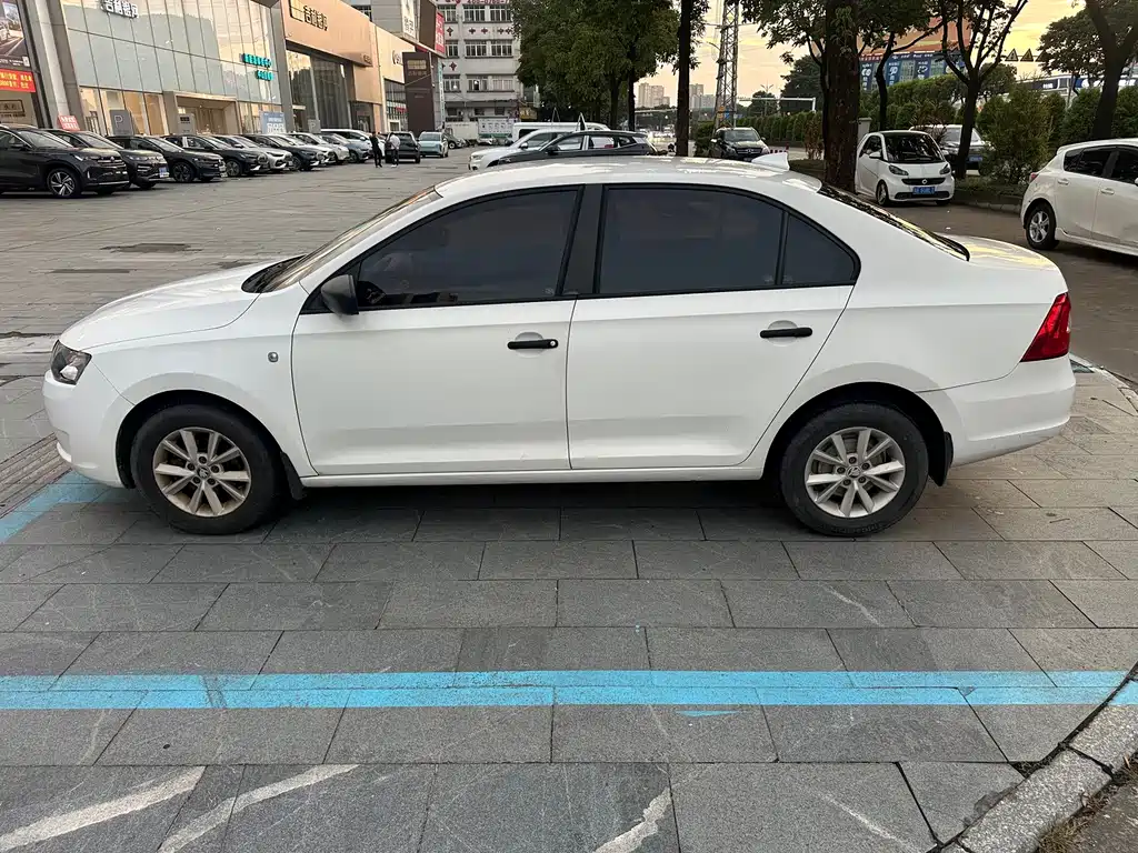 Skoda Rapid — миниатюра 4