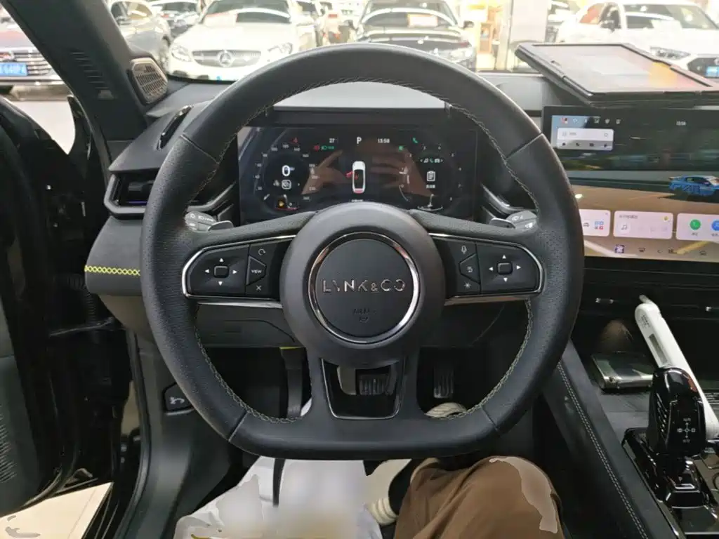 Lynk & Co 03 — миниатюра 11