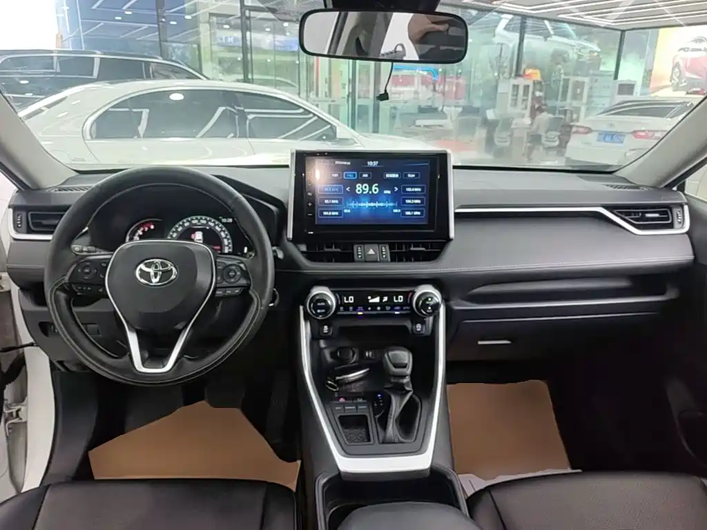 Toyota RAV4 — миниатюра 10