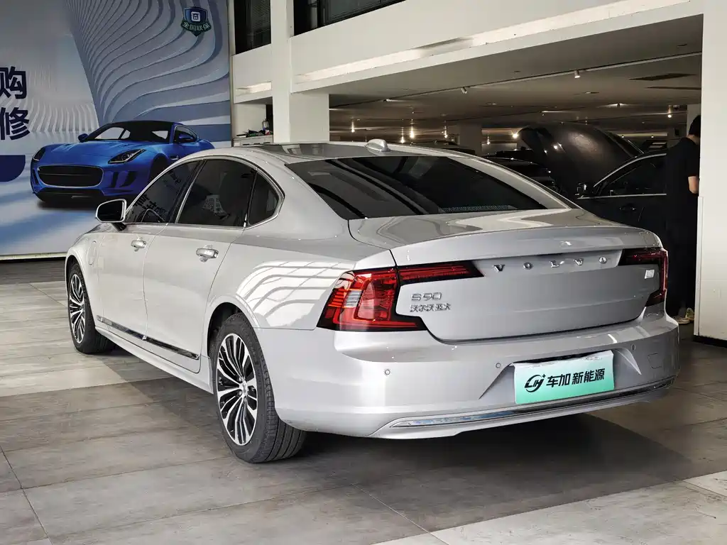 Volvo S90 2023 T8 Luxury