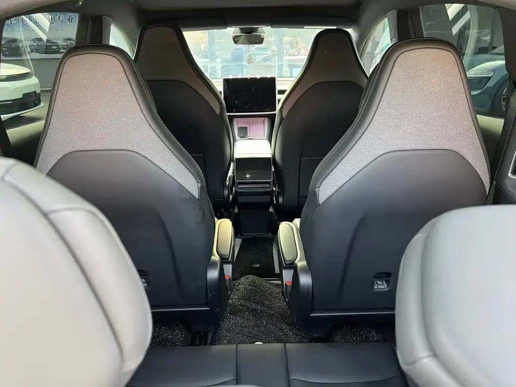 Tesla Model Y L — миниатюра 7