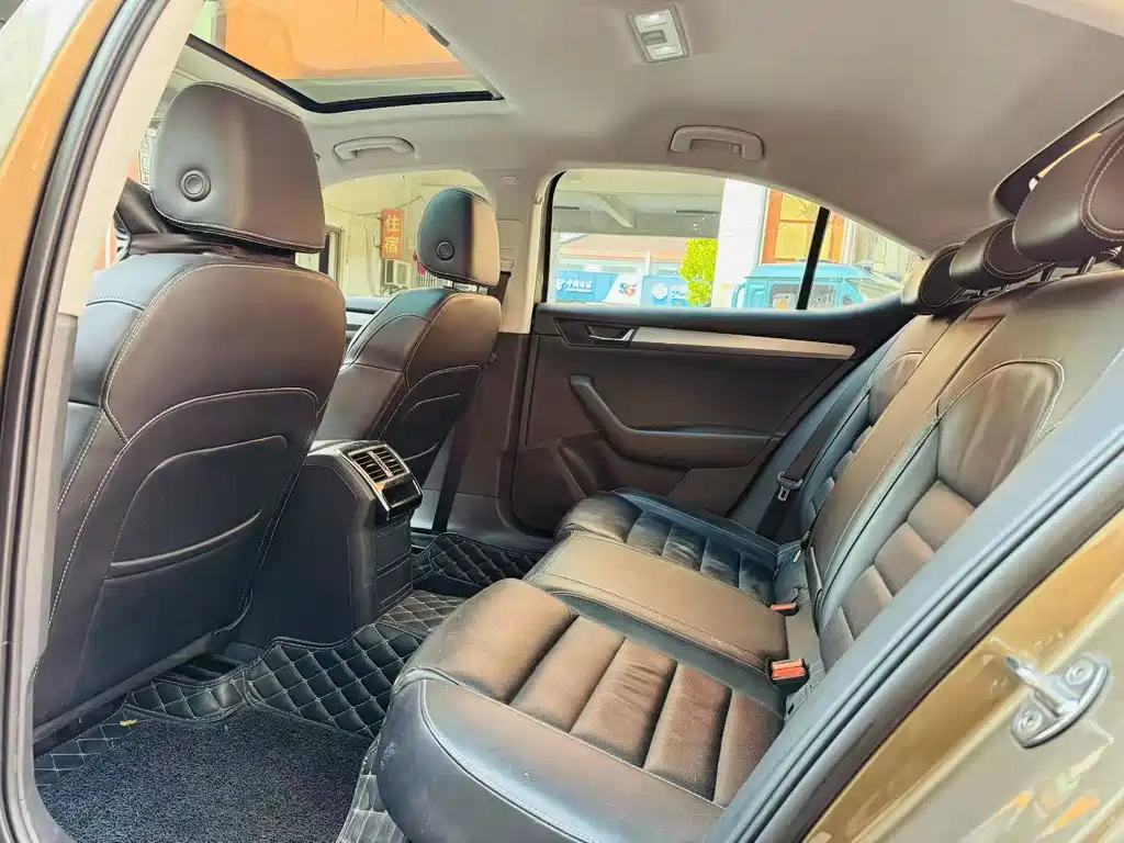 Skoda Superb — миниатюра 8
