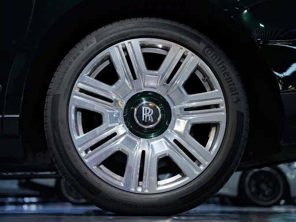 Rolls-Royce Cullinan — миниатюра 19