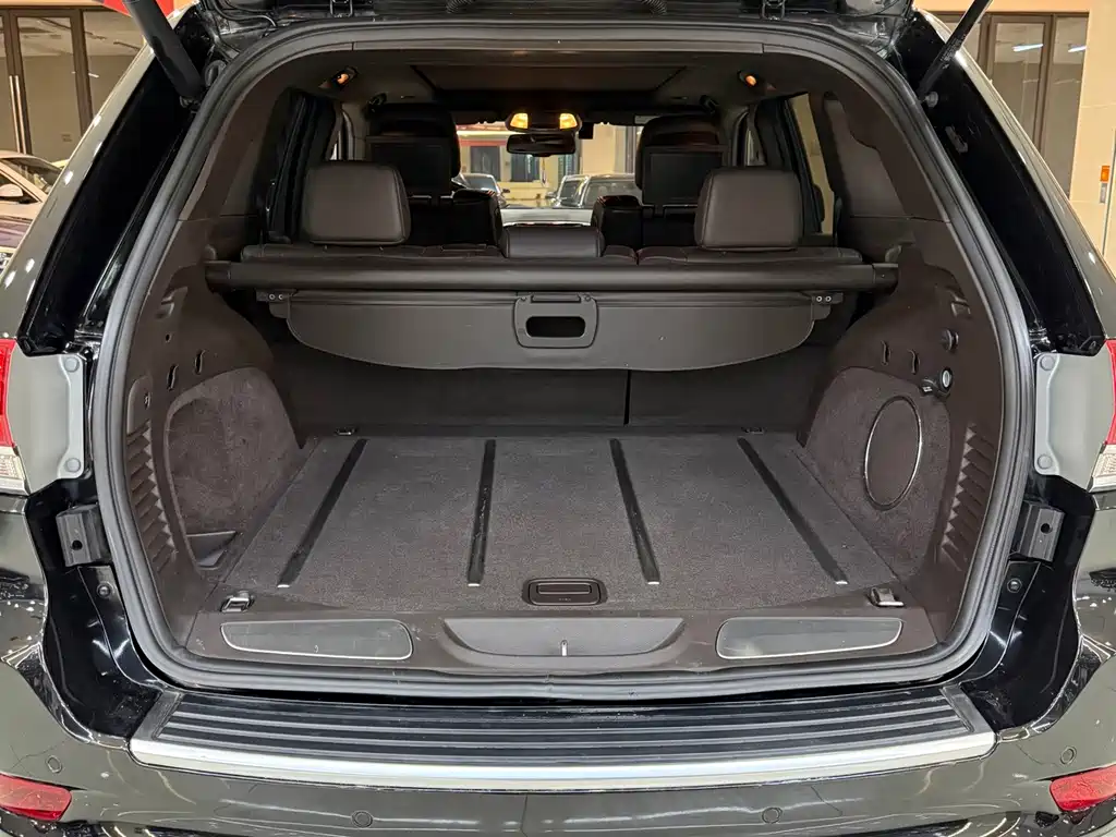 Jeep Grand Cherokee (Import) — миниатюра 19