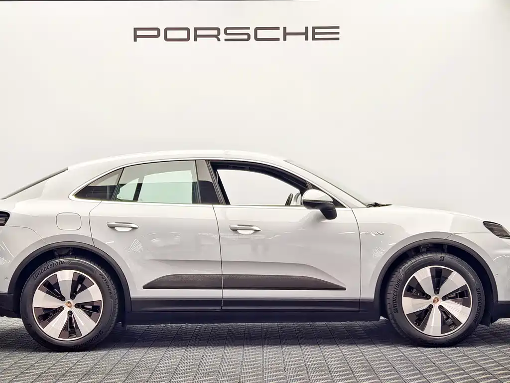 Porsche Macan 2024 Macan 4